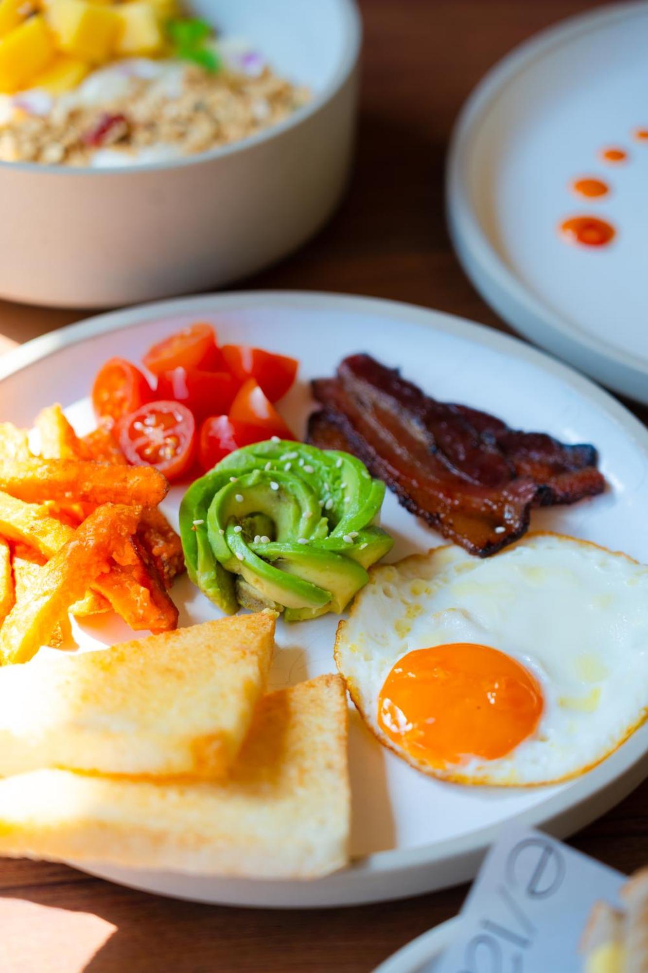 Walton Suites Sukhumvit Bangkok Buitenkant foto